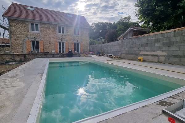 Piscine à Saint-Marcel-Bel-Accueil (38080)